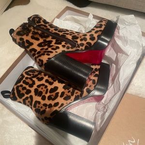 Platform stage Christian Louboutin boots♥️